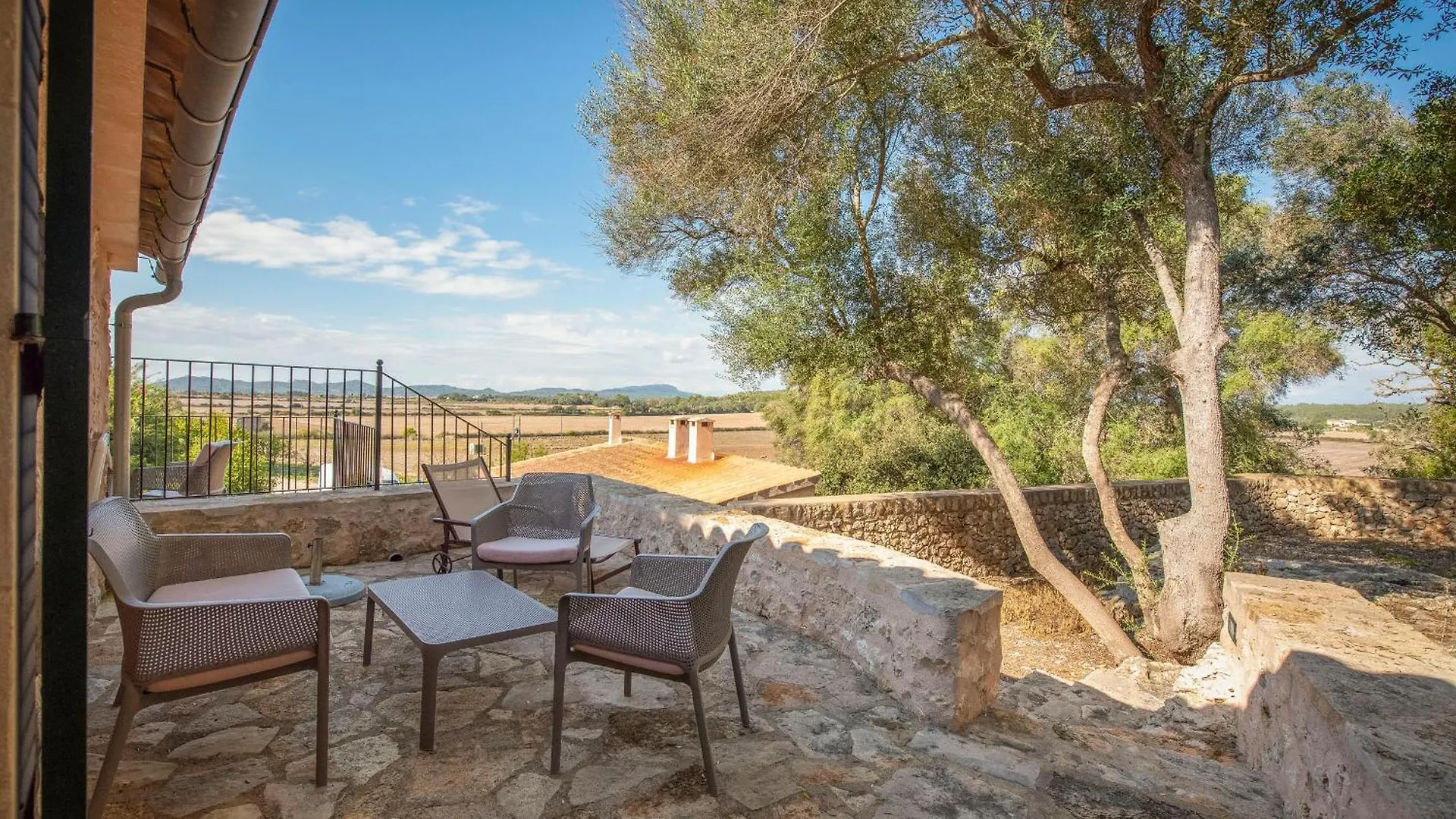 Finca Son Roig By Valentin Porreres