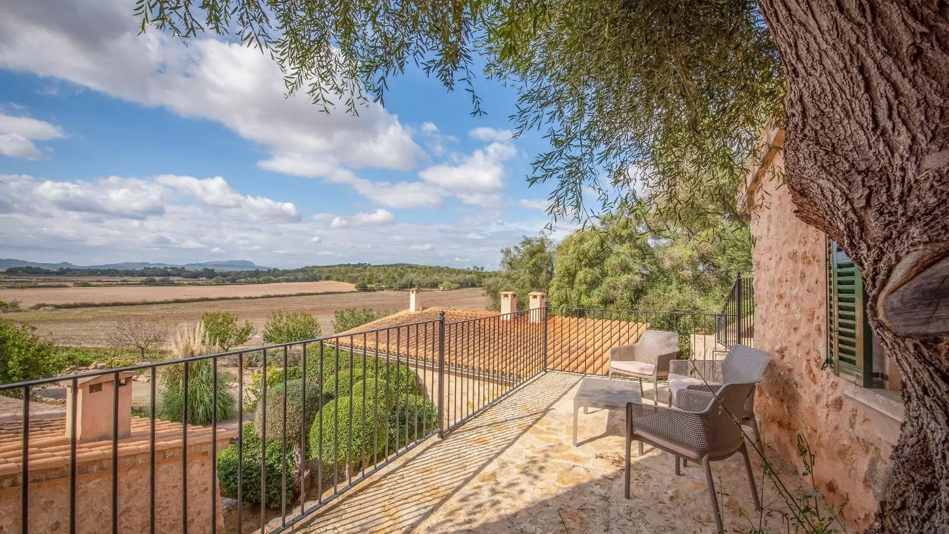 Finca Son Roig By Valentin Porreres